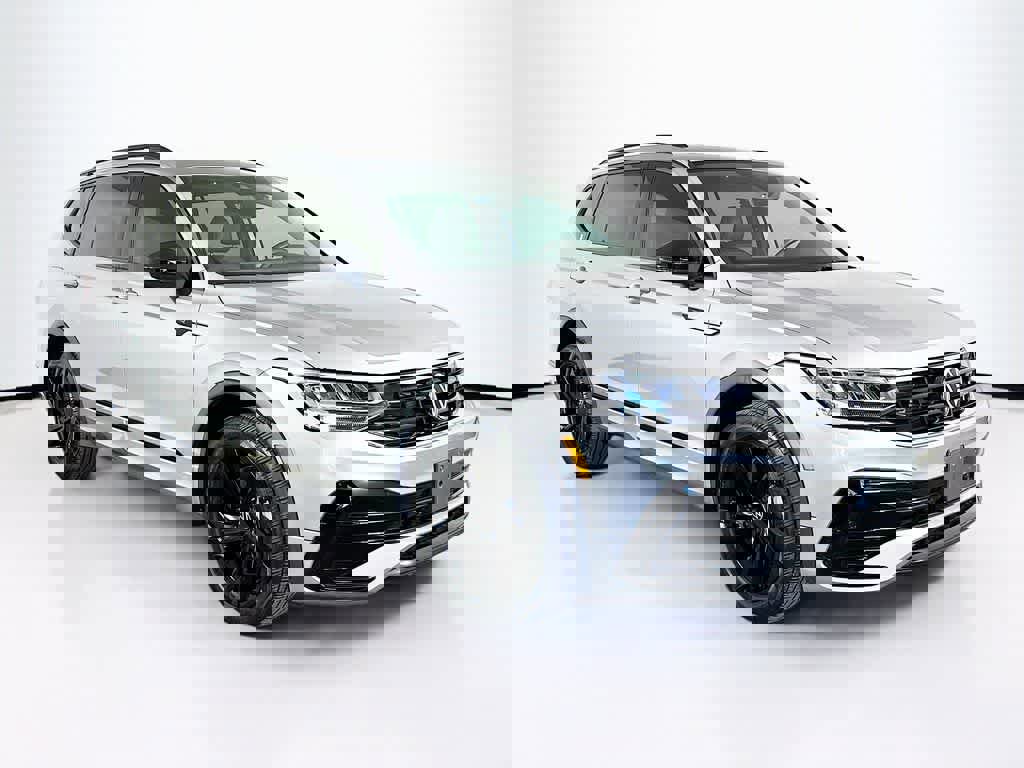 Used 2023 Volkswagen Tiguan SE R-Line image 25