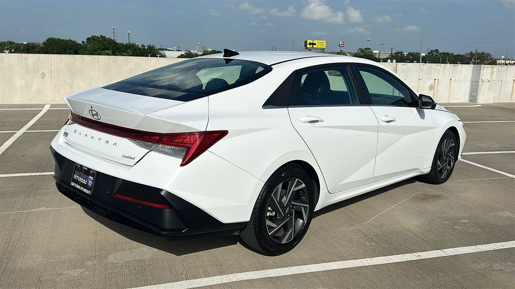 Used 2024 Hyundai Elantra Limited FWD image 14