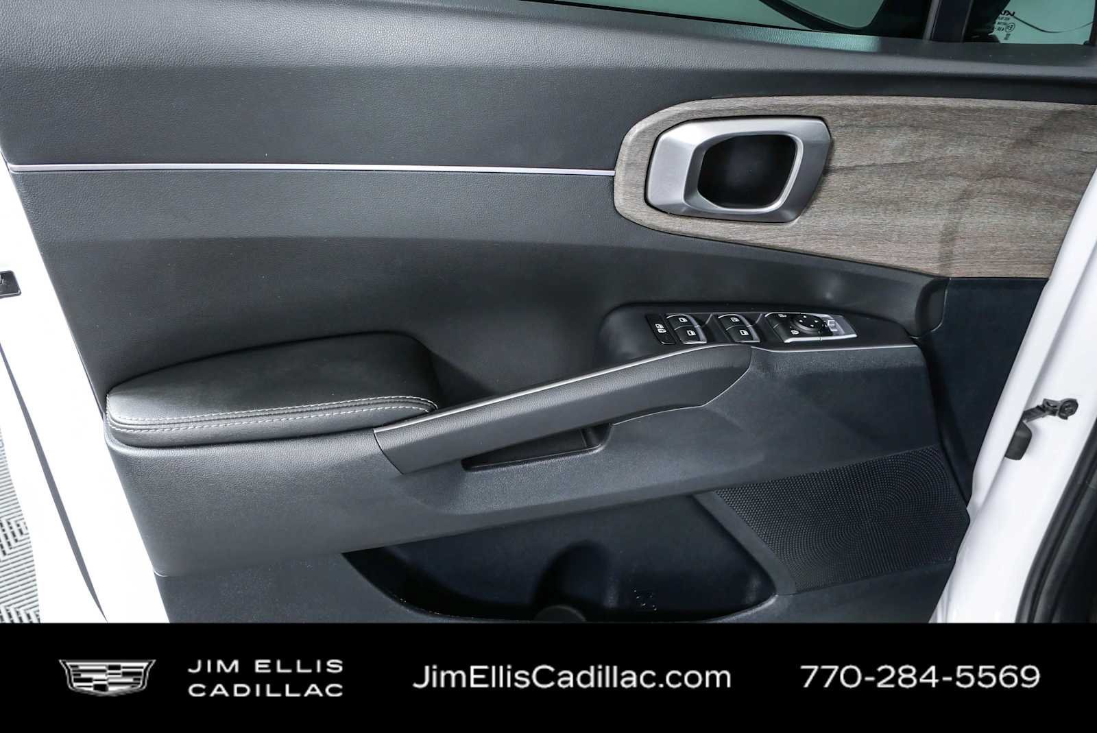 Used 2023 Kia Sorento EX w/ Panoramic Sunroof Package FWD image 6