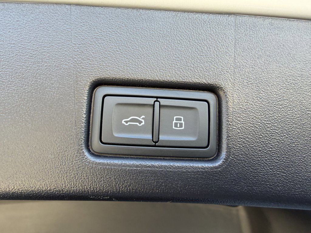 Used 2024 Audi Q4 e-tron Premium w/ Convenience Package image 35