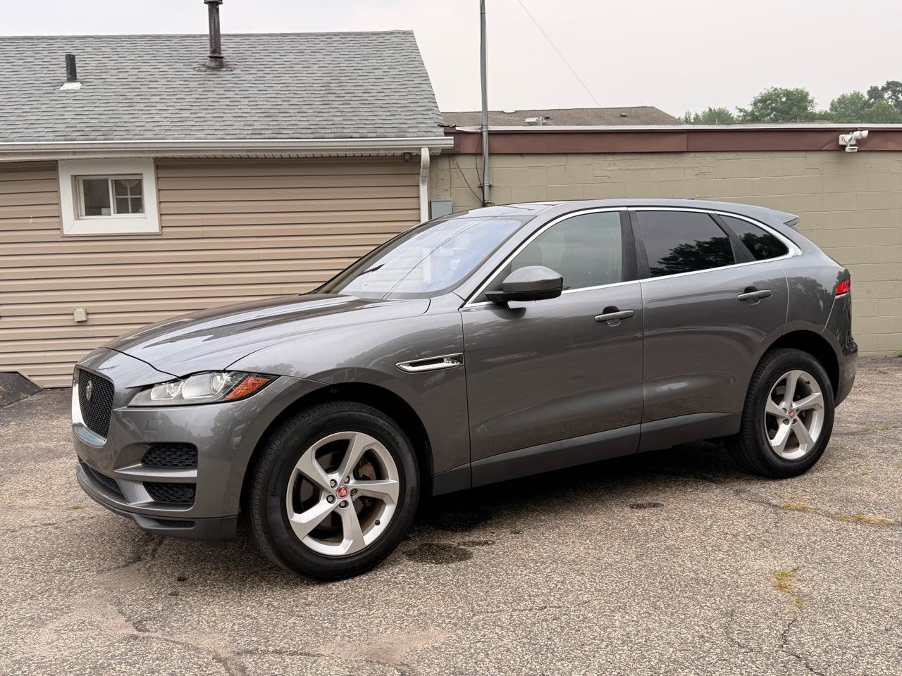 Used 2019 Jaguar F-PACE Premium AWD/4WD image 2