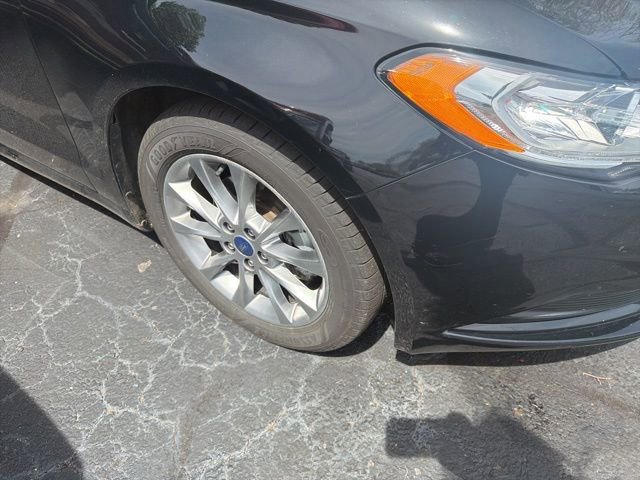 Used 2017 Ford Fusion SE w/ Fusion SE Technology Package FWD image 10