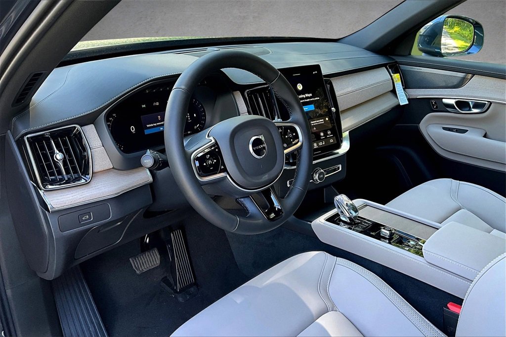 New 2026 Volvo XC90 B6 Plus w/ Protection Package Premier image 7