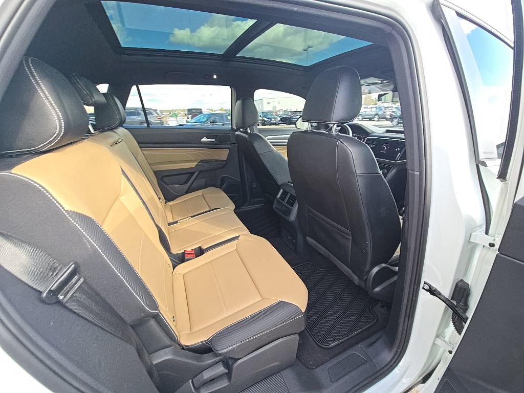 Used 2022 Volkswagen Atlas Cross Sport SEL R-Line image 31