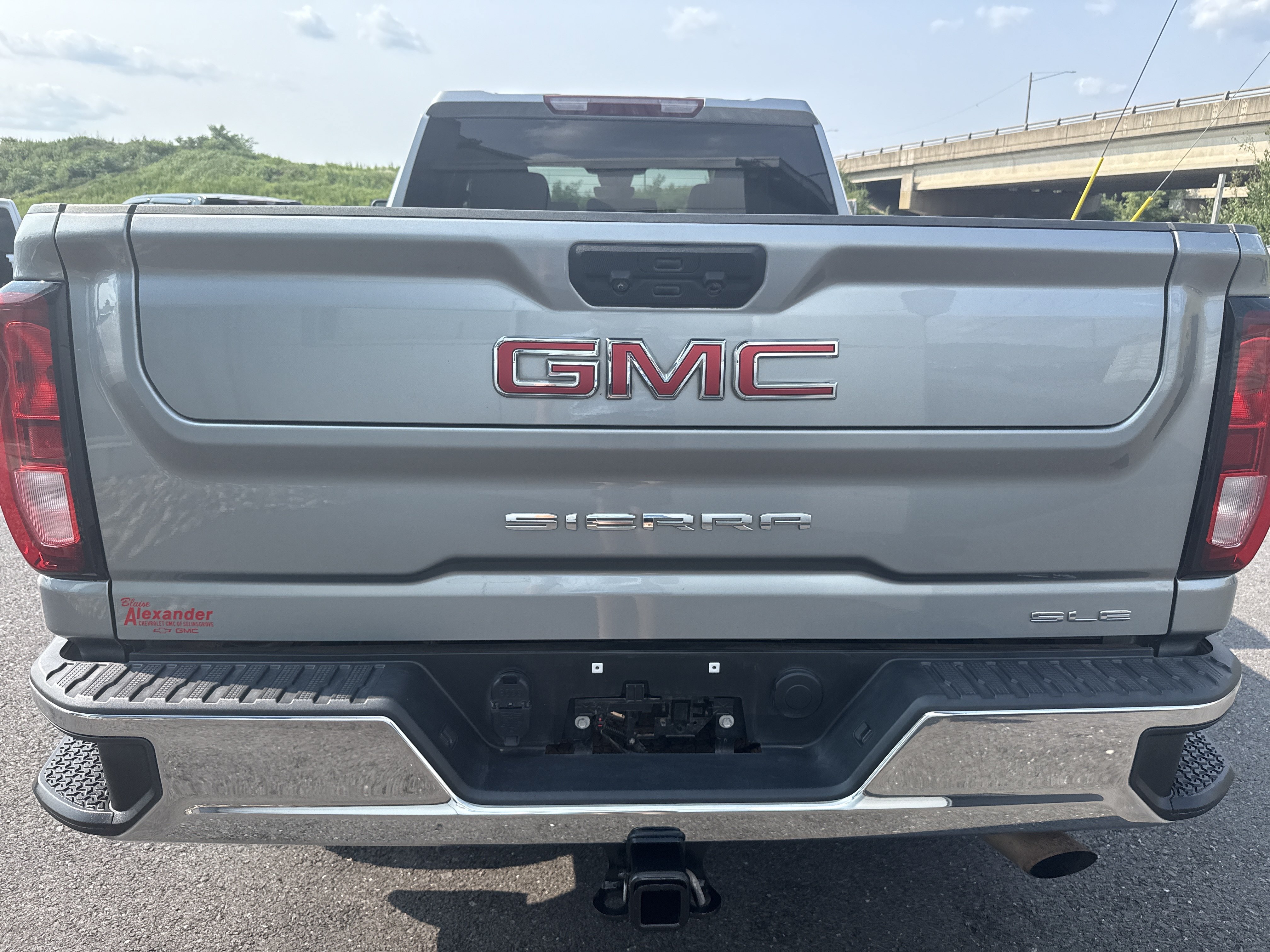 Used 2024 GMC Sierra 2500 SLE w/ SLE Convenience Package AWD/4WD image 4