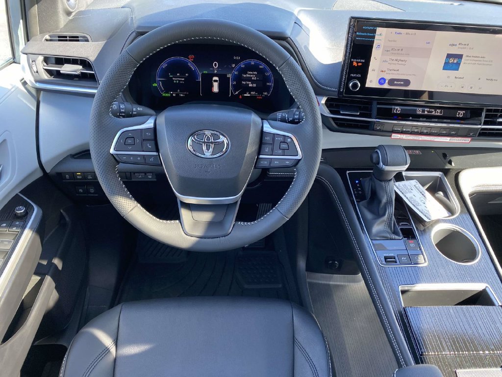 New 2026 Toyota Sienna XSE FWD image 8