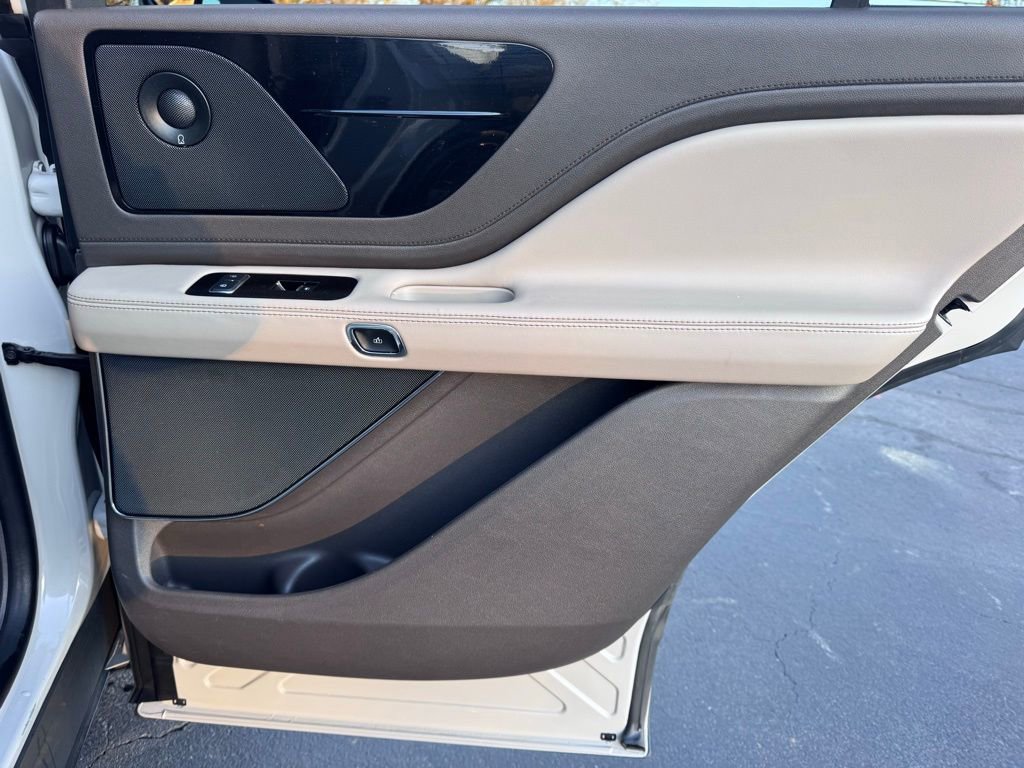 Used 2023 Lincoln Aviator Reserve w/ Equipment Group 201A image 28