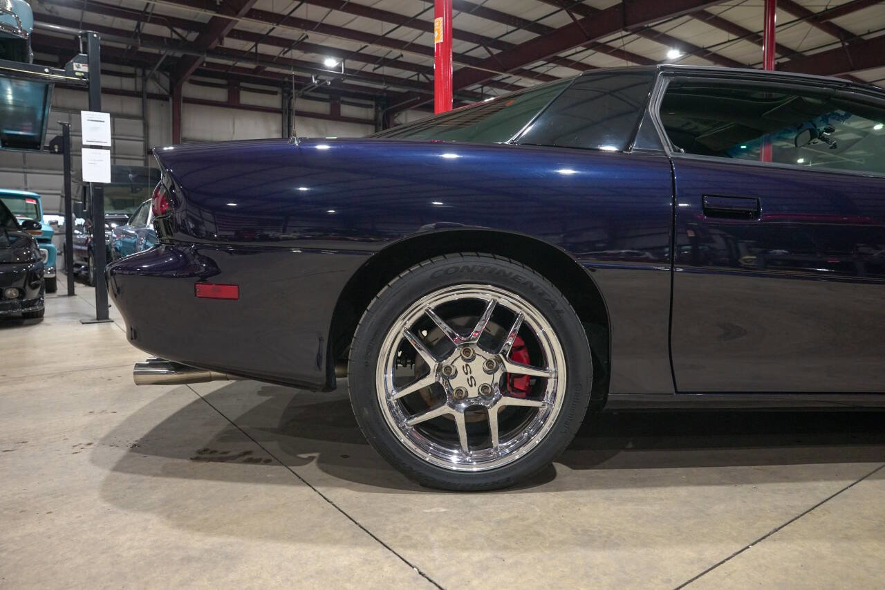 Used 2001 Chevrolet Camaro Z28 w/ SS Performance/Appearance Pkg RWD image 9
