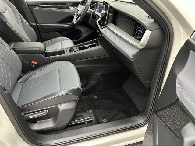 Certified 2026 Volkswagen Tiguan SE R-Line AWD/4WD image 25