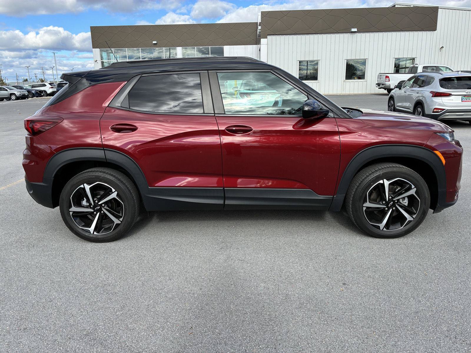 Used 2023 Chevrolet TrailBlazer RS w/ Convenience Package AWD/4WD image 8