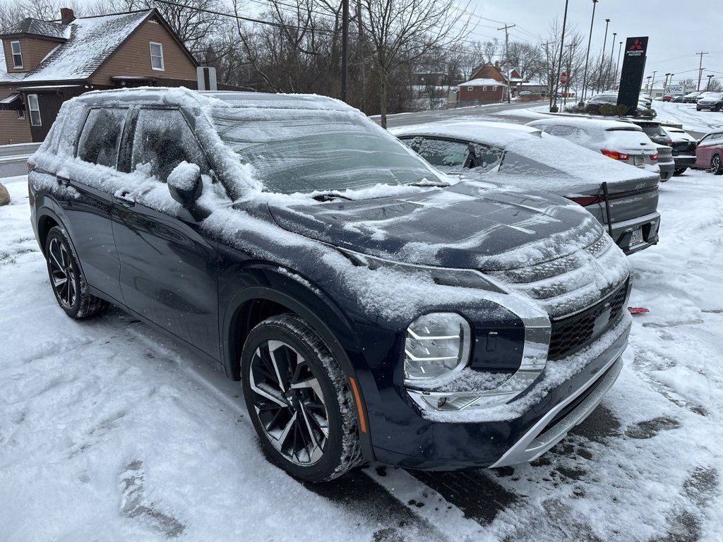 Used 2023 Mitsubishi Outlander SEL image 1