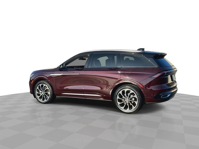 Used 2024 Lincoln Nautilus Reserve w/ Equipment Group 202A image 6