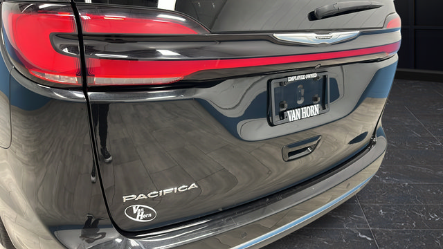 Used 2024 Chrysler Pacifica Touring-L FWD image 38