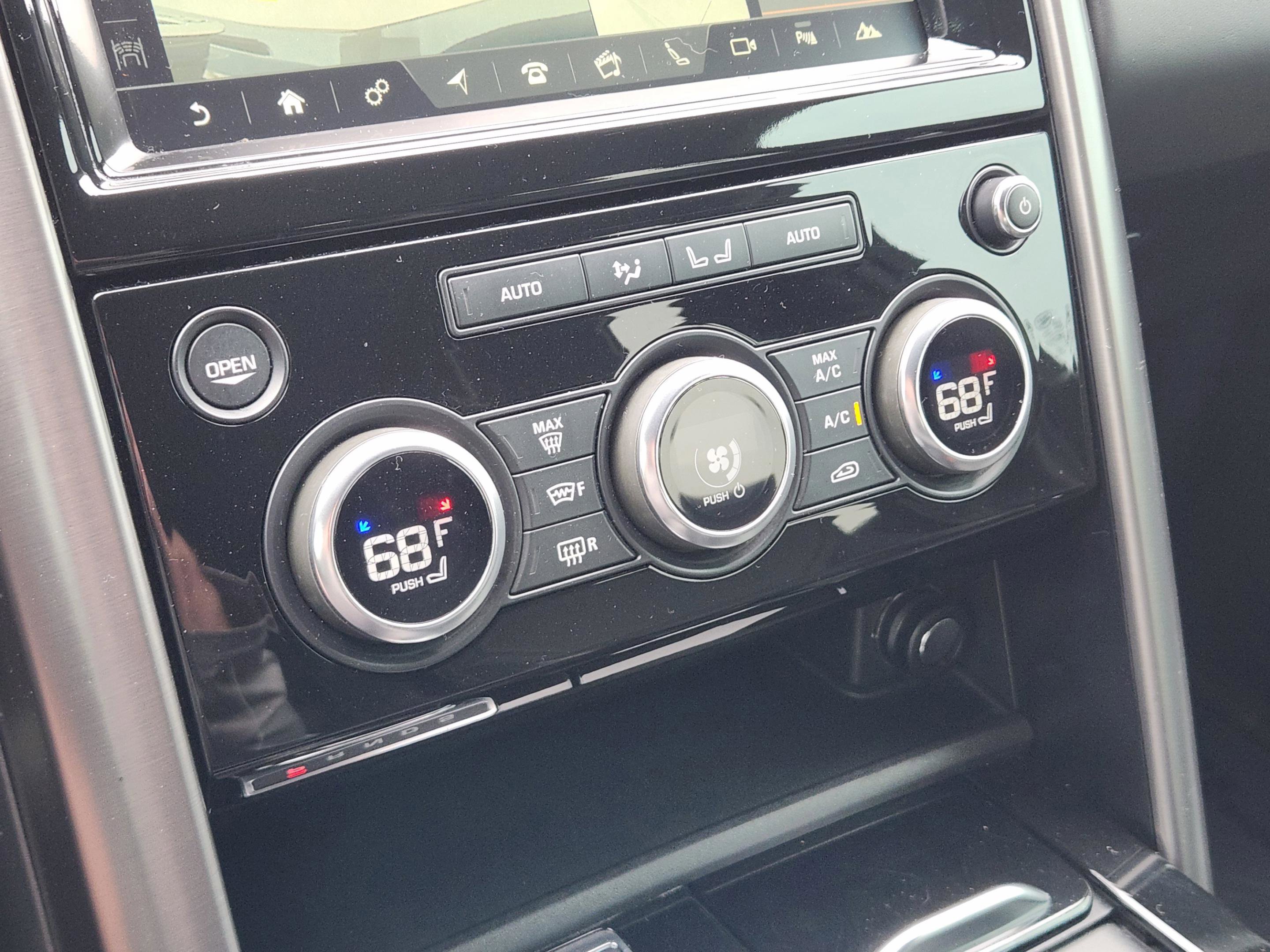 Used 2018 Land Rover Discovery HSE image 14