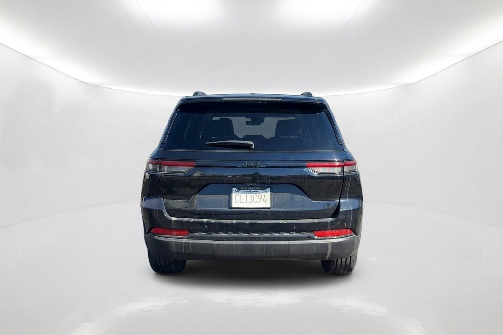 Used 2023 Jeep Grand Cherokee Altitude AWD/4WD image 7