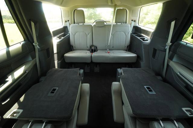 Used 2020 Ford Expedition Limited w/ Equipment Group 302A AWD/4WD image 27