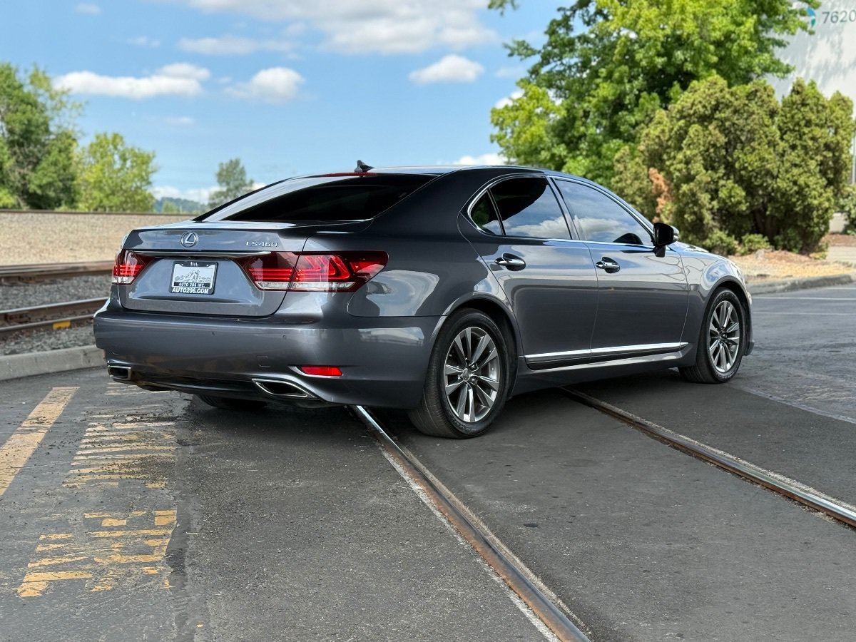 Used 2013 Lexus LS 460 w/ Comfort Pkg RWD image 3