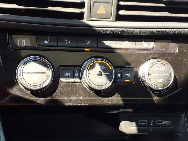 Certified 2024 Volkswagen Jetta SE FWD image 19