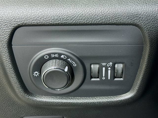 Used 2024 Jeep Grand Cherokee L Altitude AWD/4WD image 10