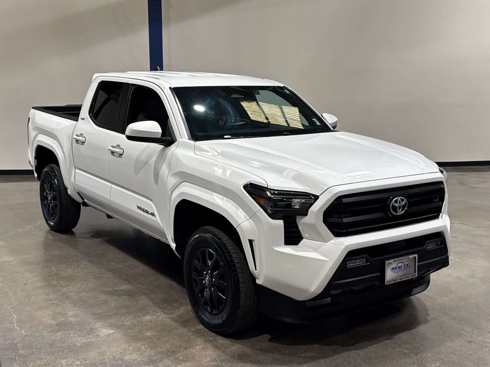 Used 2025 Toyota Tacoma SR5 AWD/4WD image 5