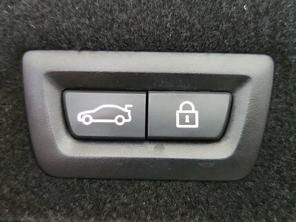 Used 2018 BMW 740e xDrive AWD/4WD image 38
