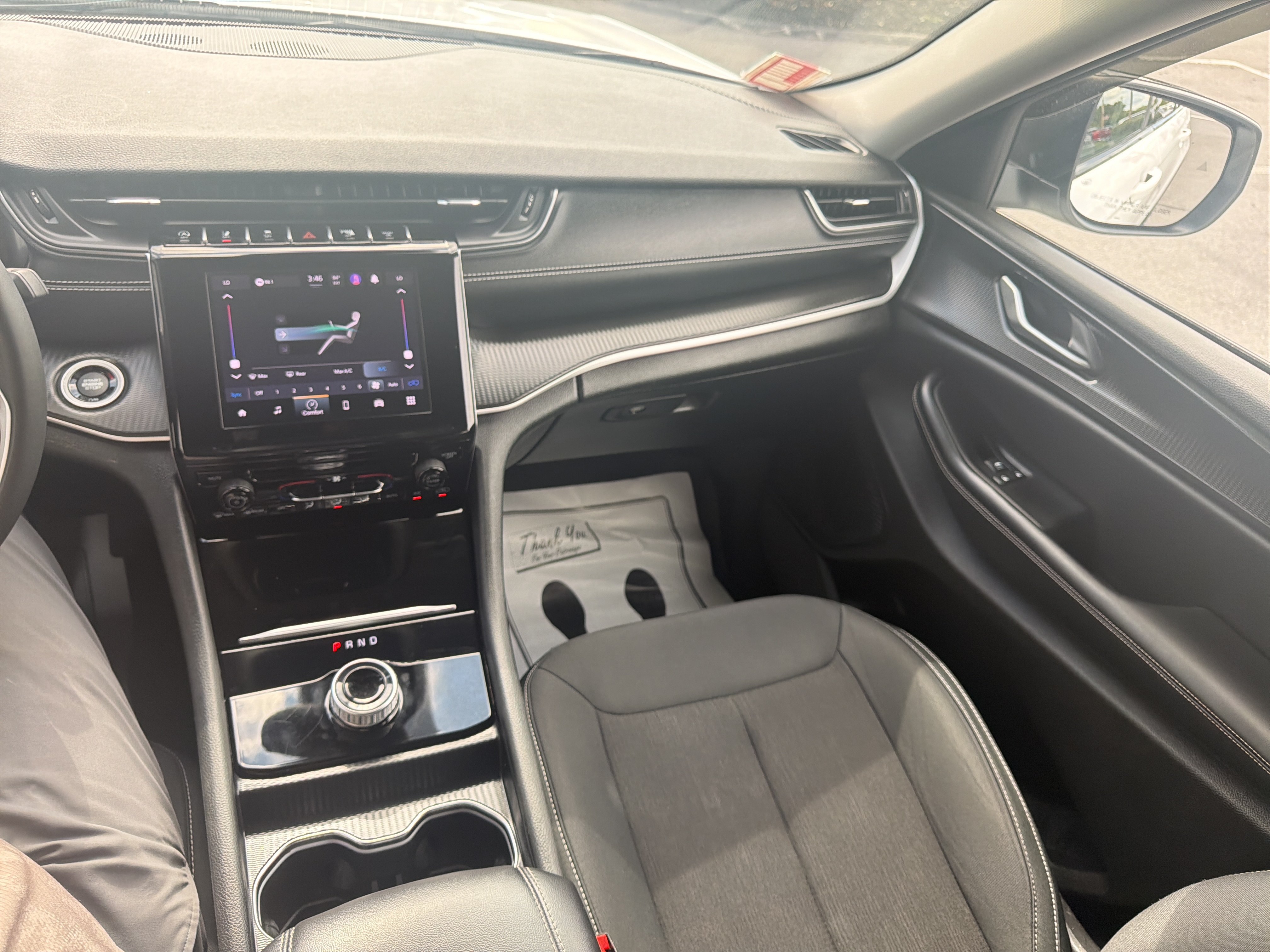 Used 2023 Jeep Grand Cherokee Laredo AWD/4WD image 22
