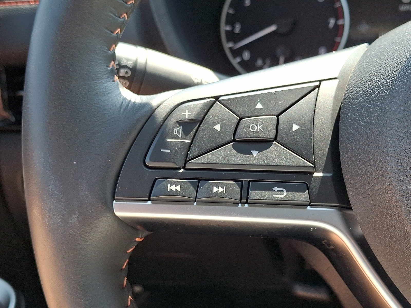 Certified 2025 Nissan Sentra SR w/ SR Premium Package FWD image 23
