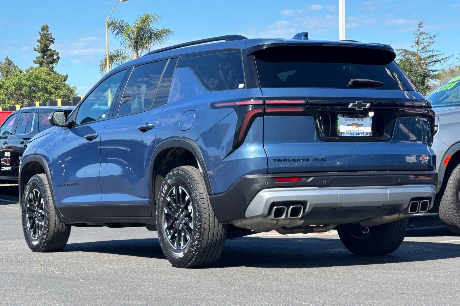 Used 2025 Chevrolet Traverse Z71 image 7