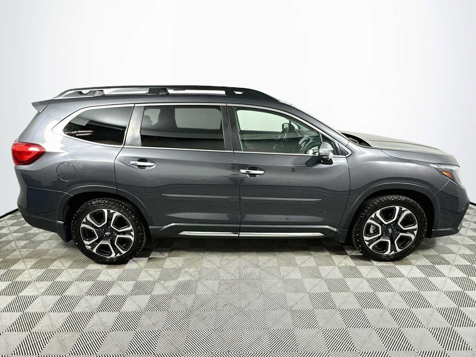 Used 2023 Subaru Ascent Touring AWD/4WD image 8