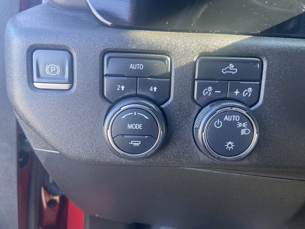 Certified 2024 Chevrolet Silverado 1500 LT AWD/4WD image 18