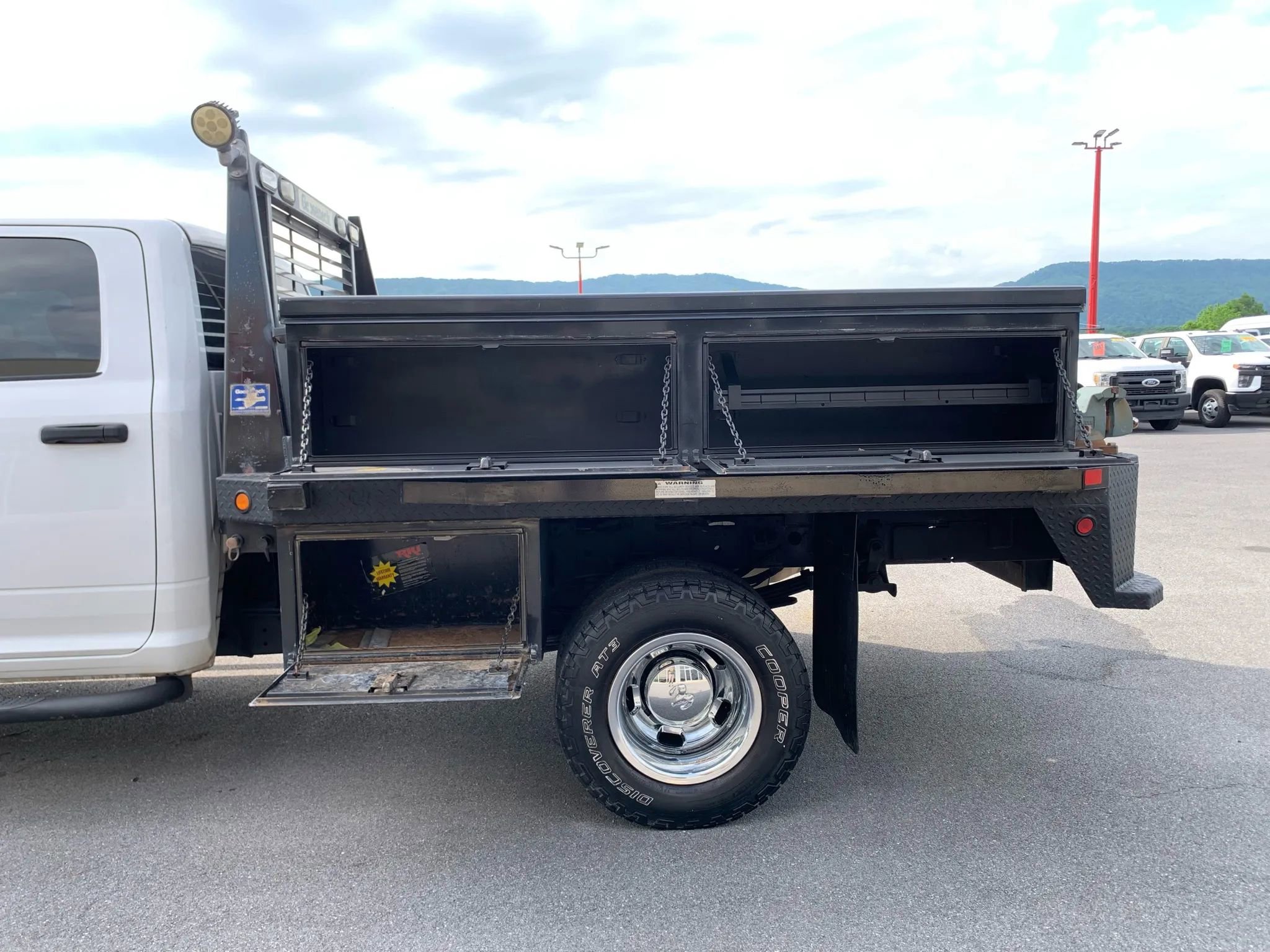 Used 2015 RAM 3500 Tradesman w/ Chrome Appearance Group image 32