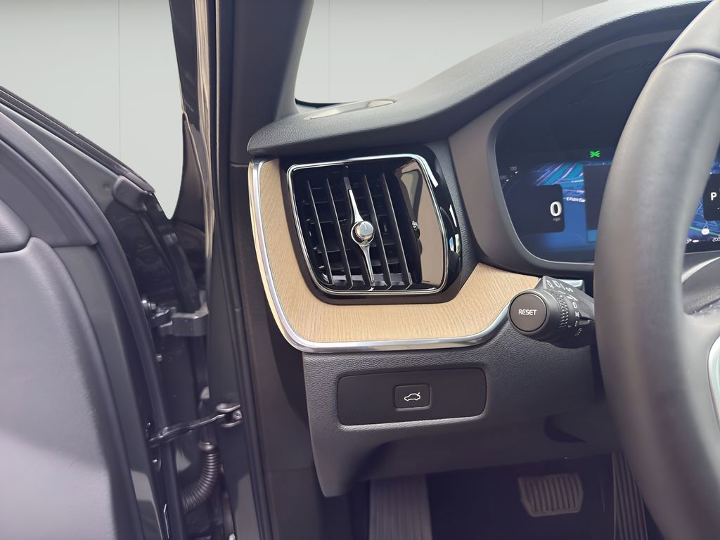 New 2026 Volvo XC60 B5 Plus w/ Climate Package PRO AWD/4WD image 16