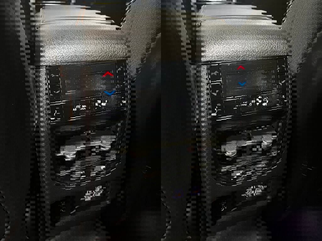 Used 2021 Jeep Grand Cherokee L Summit w/ Advanced Protech Group IV image 23