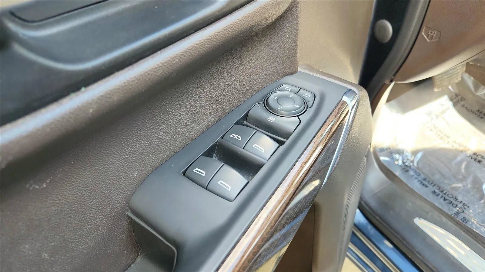 Used 2021 Chevrolet Silverado 1500 LT image 25