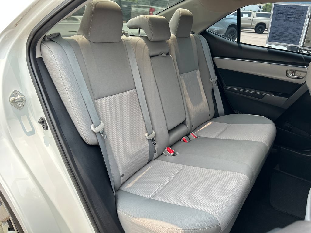 Used 2015 Toyota Corolla LE FWD image 18