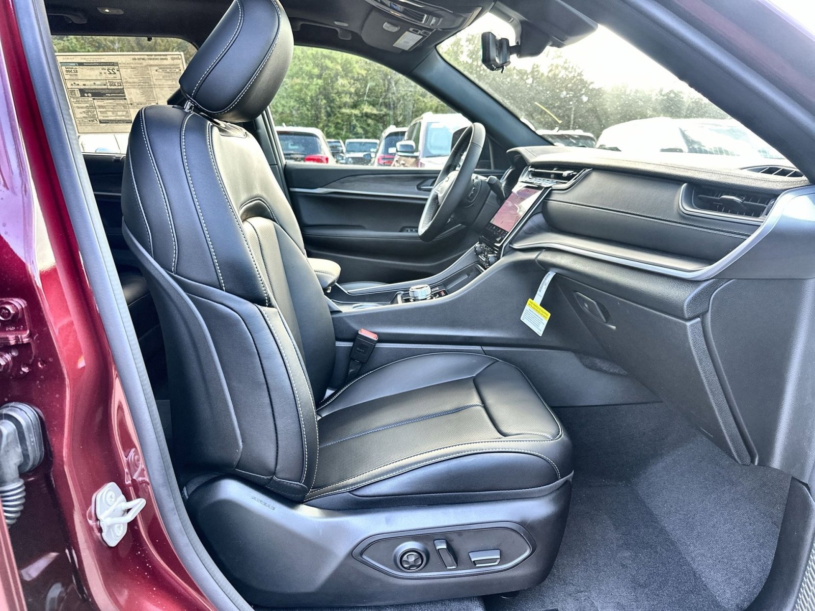 New 2025 Jeep Grand Cherokee Limited w/ Luxury Tech Group II image 27