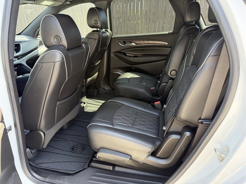 Used 2022 Buick Enclave Avenir w/ Avenir Technology Package AWD/4WD image 24