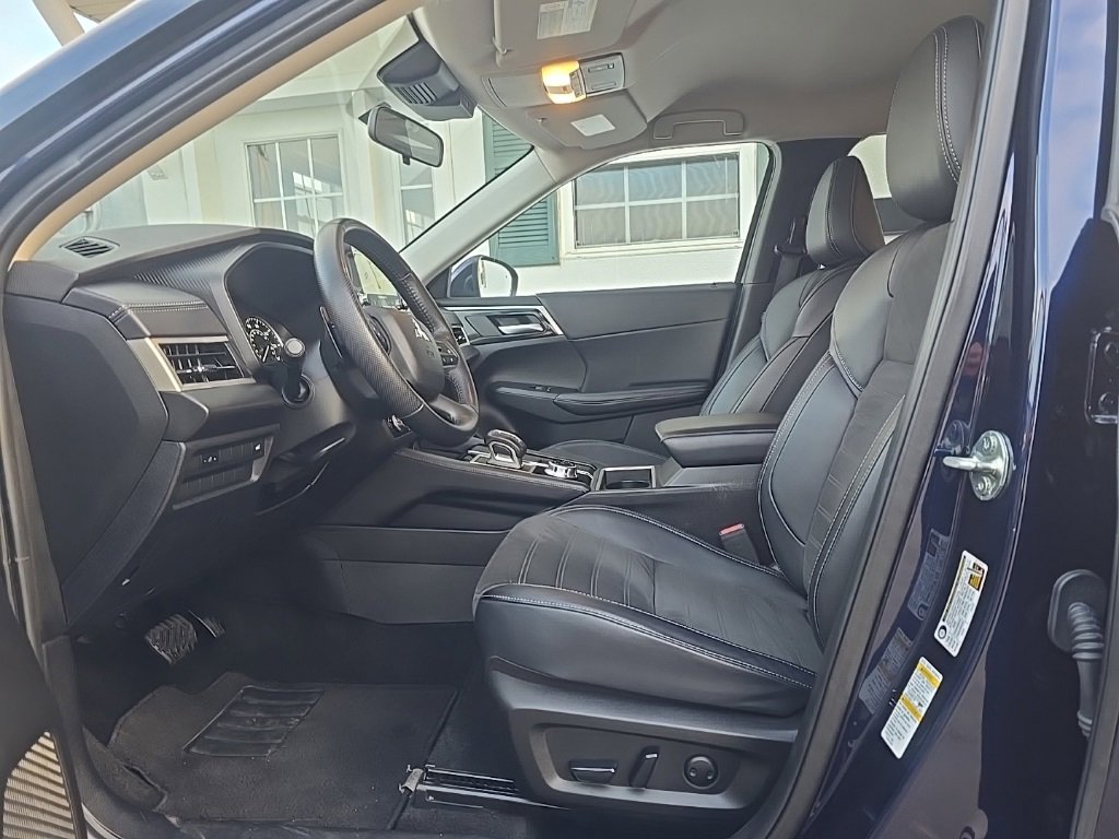 Used 2024 Mitsubishi Outlander SE Black Edition image 13