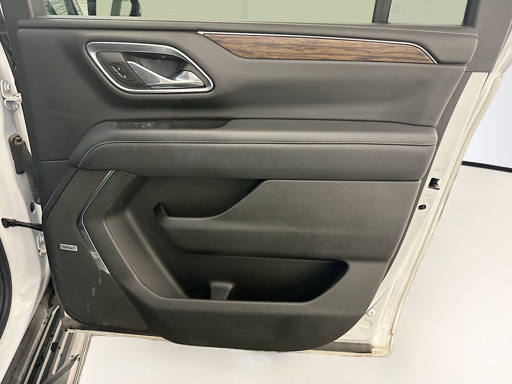 Used 2023 Chevrolet Suburban Premier image 33