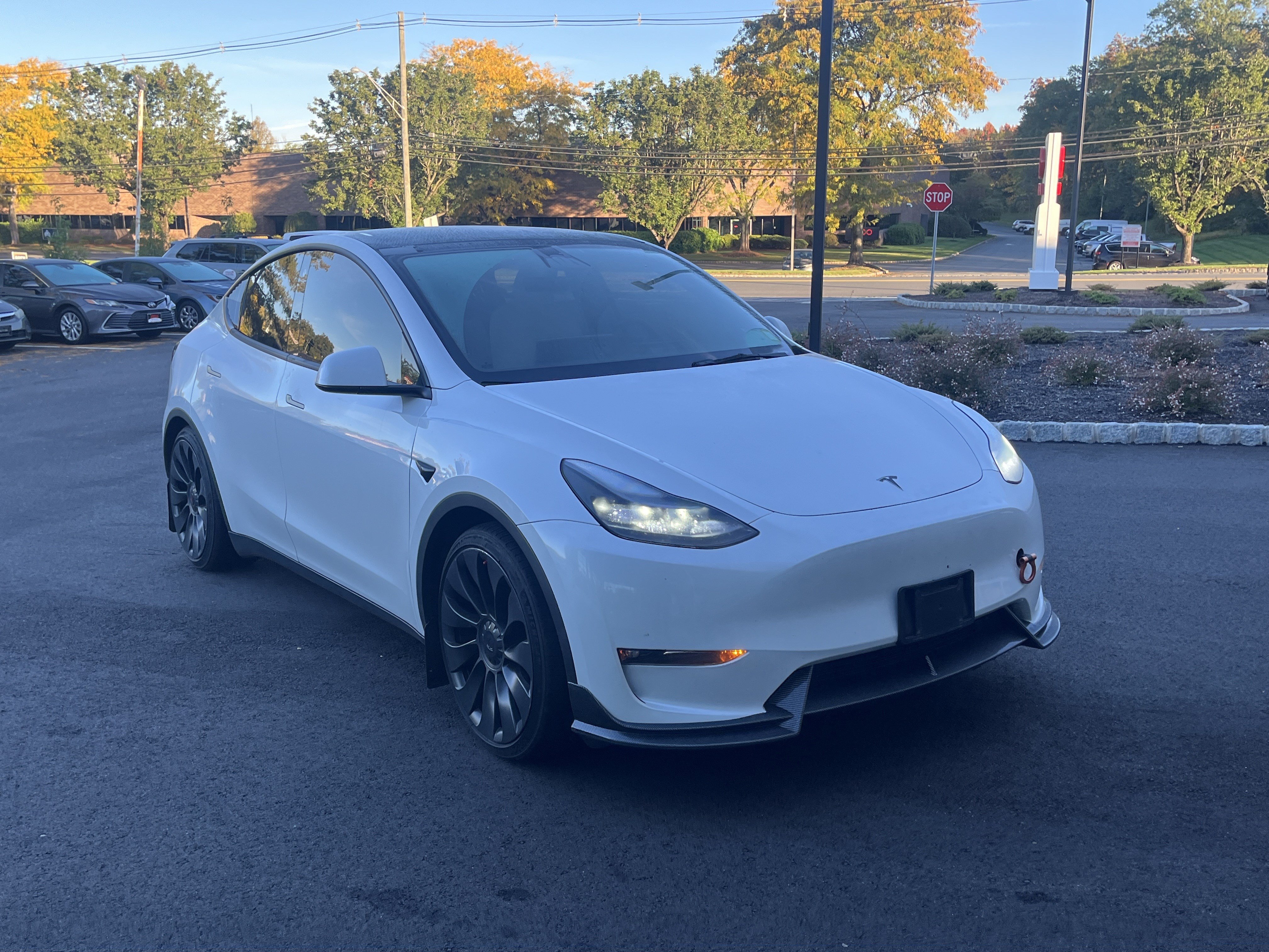 Used 2023 Tesla Model Y Performance AWD/4WD image 2