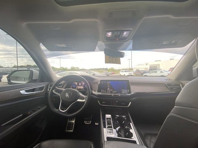 Used 2025 Volkswagen Atlas SEL Premium R-Line image 9