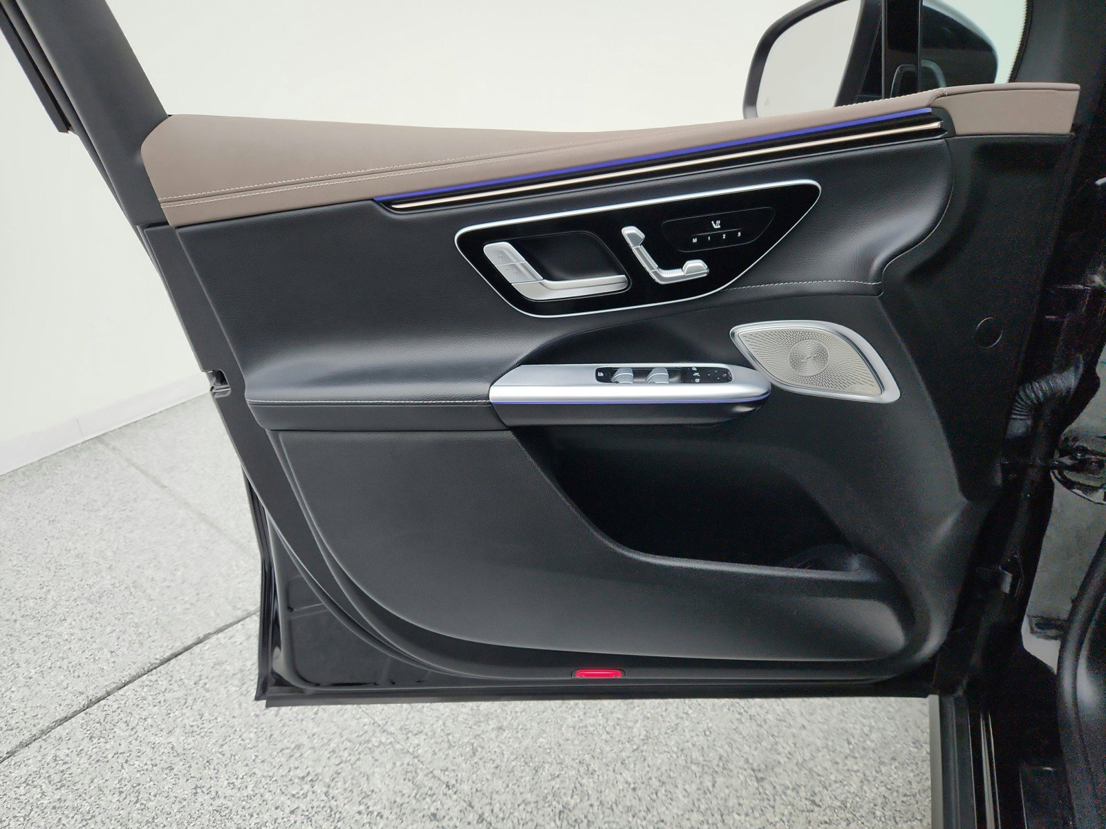 Used 2023 Mercedes-Benz EQE 350+ SUV image 19