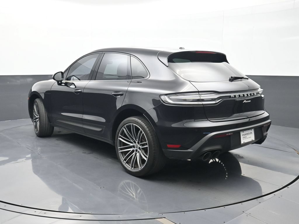 Certified 2023 Porsche Macan AWD/4WD image 3