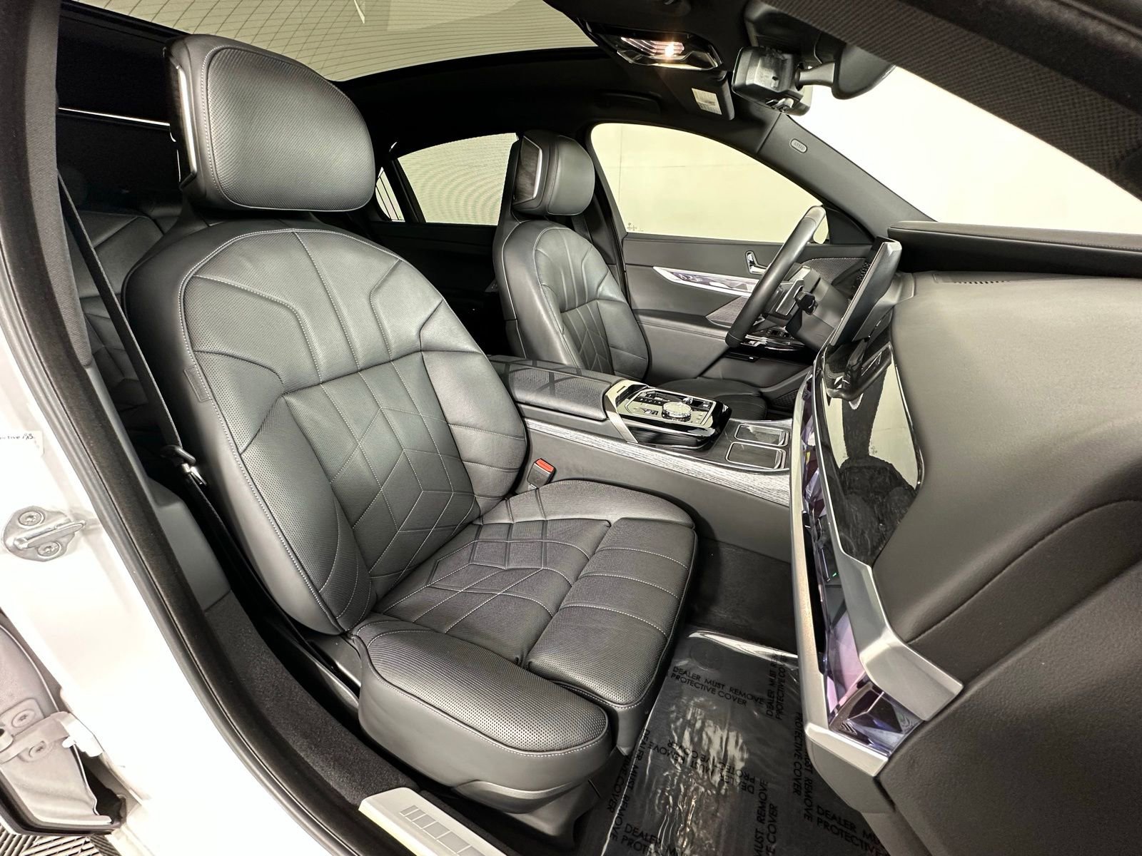 Used 2023 BMW 760i xDrive w/ Parking Assistance Package image 6