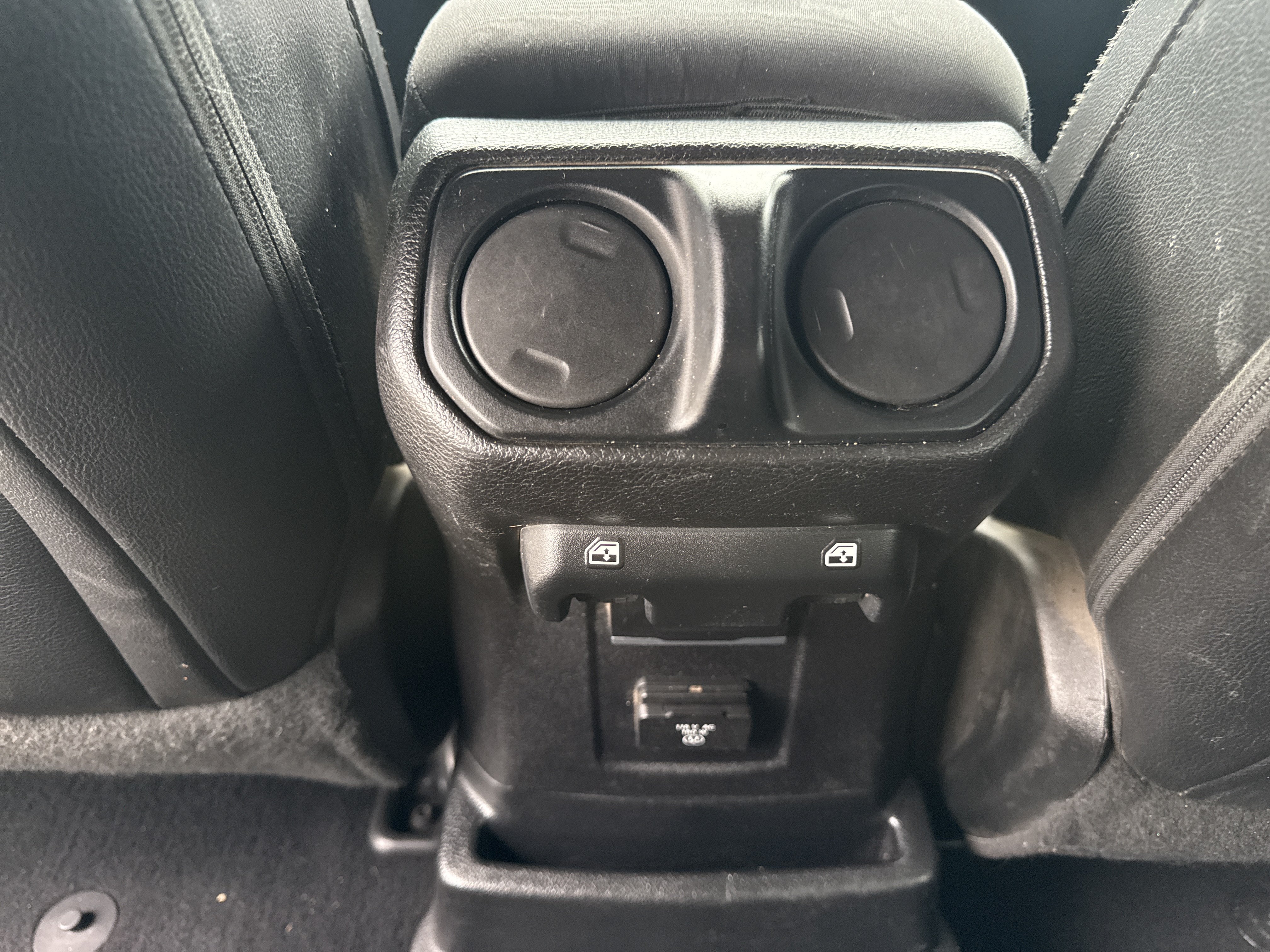 Used 2018 Jeep Wrangler Unlimited Sahara AWD/4WD image 29