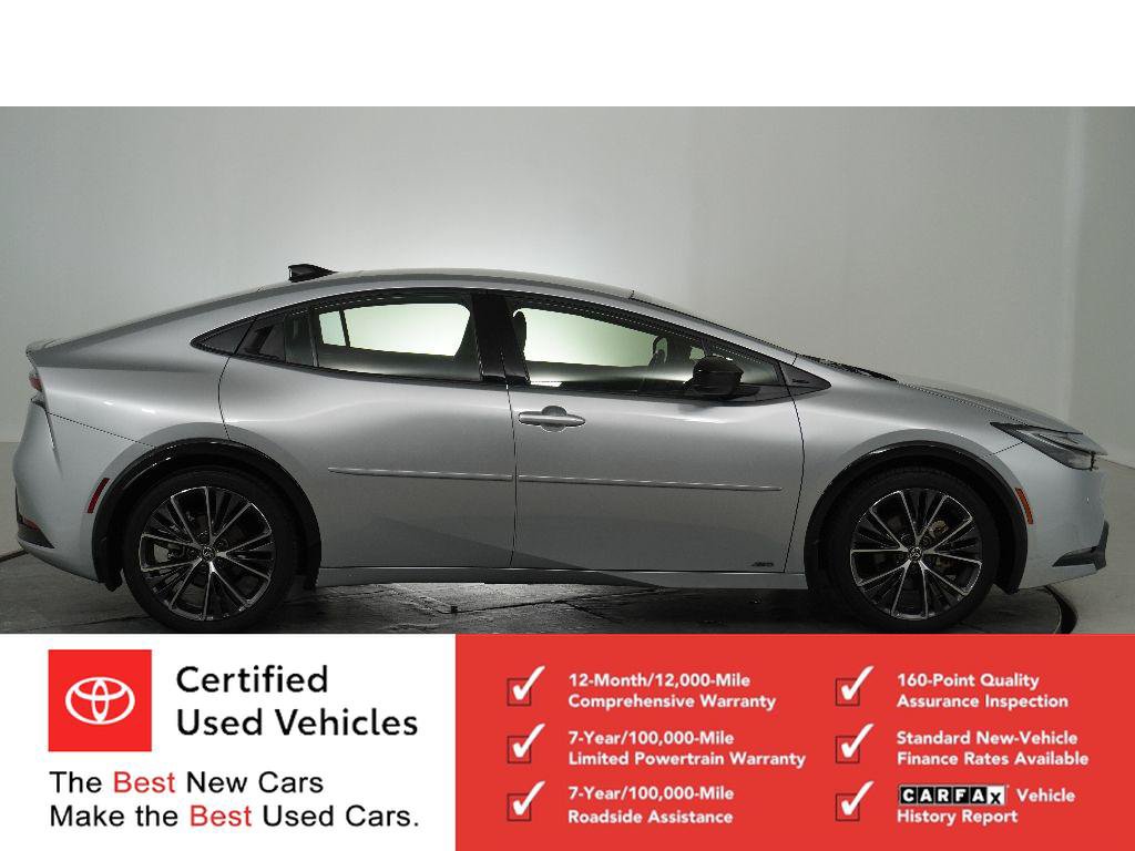 Used 2025 Toyota Prius XLE AWD/4WD image 2