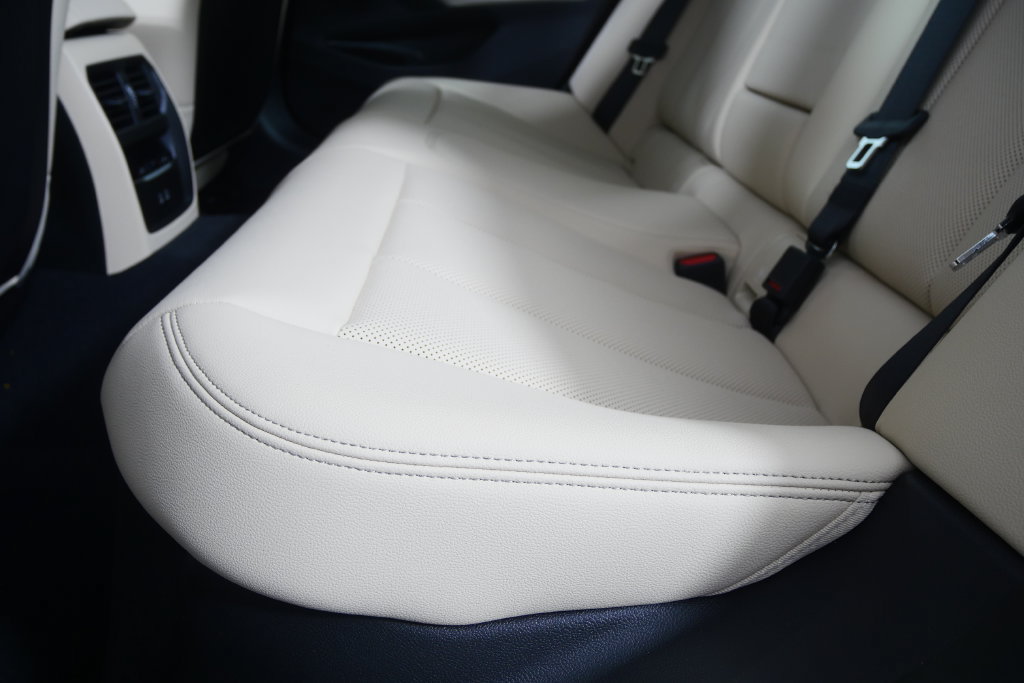 New 2026 BMW 330i Sedan w/ Premium Package RWD image 14