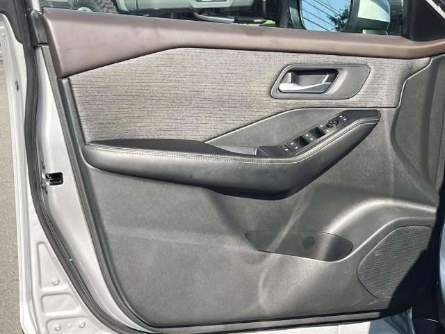 Used 2021 Nissan Rogue SV FWD image 14