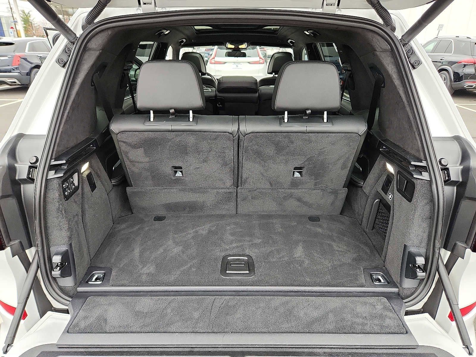 Certified 2024 BMW X7 xDrive40i w/ M Sport Package image 27