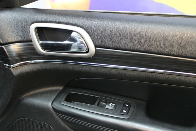 Used 2020 Jeep Grand Cherokee Limited w/ Luxury Group II RWD image 9